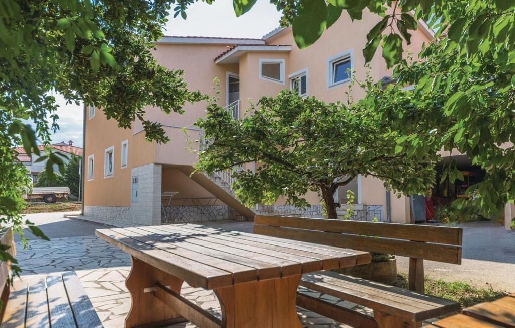 Apartmani Valdebek Pula Exteriör bild
